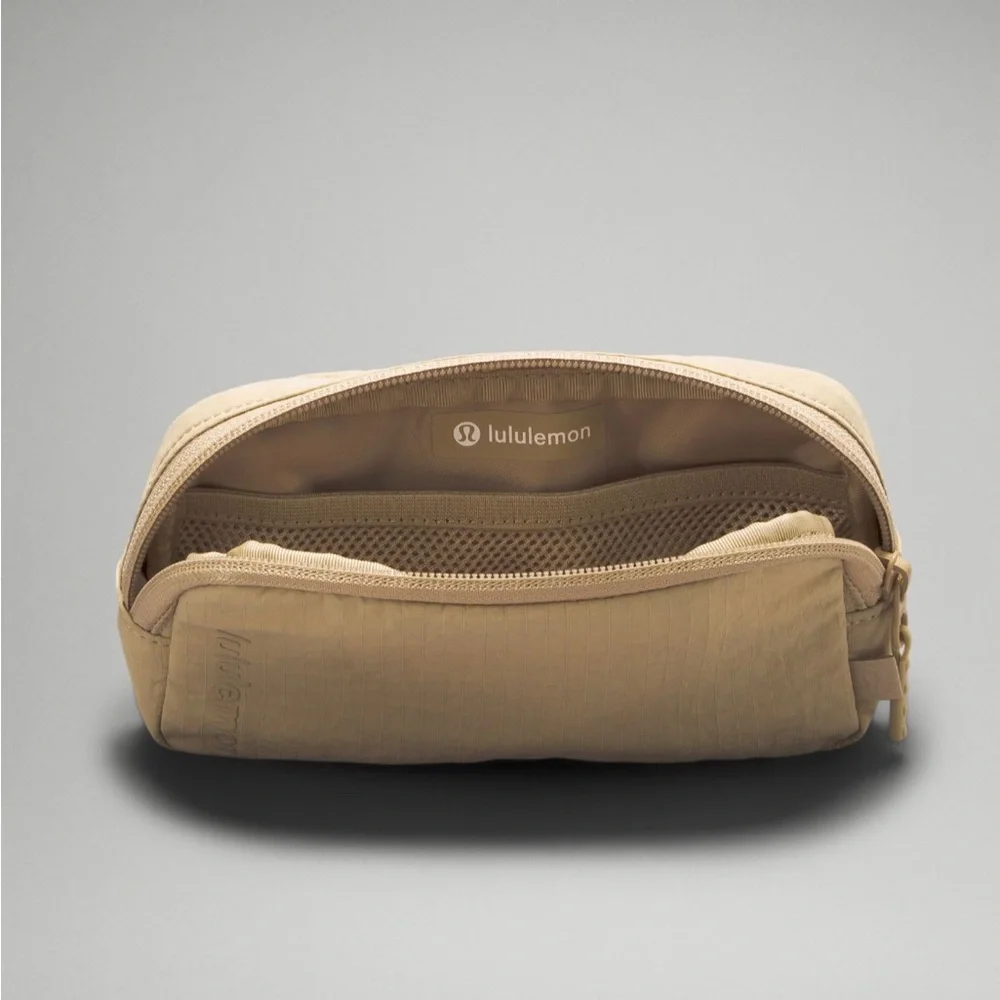 Lululemon Mini Belt Bag - Picture 4 of 8